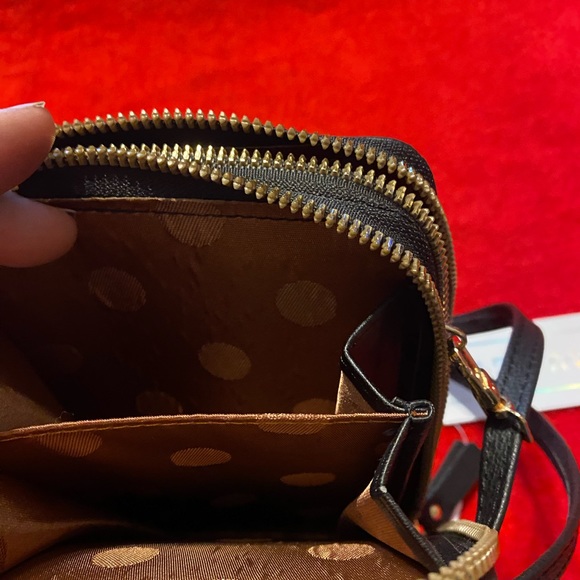 Cute purse with a lot of pockets to hold items. - Picture 5 of 6